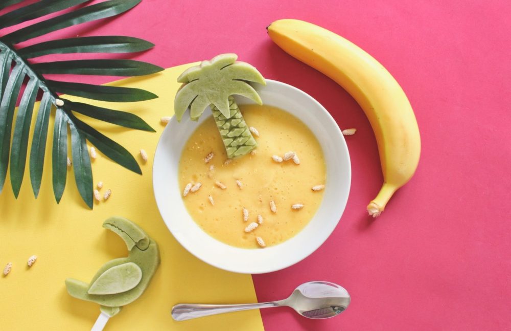 バナナ使った離乳食とバナナの写真